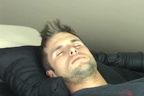 Bweenieie Is Tthis man perfect Hunk