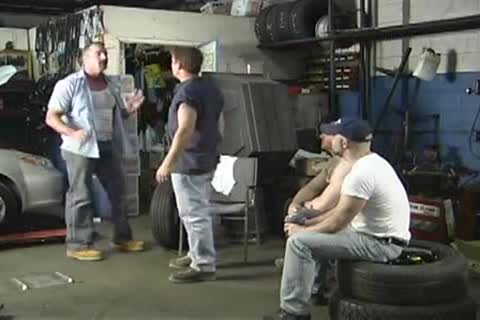 Super orgia de mecanicos en el garage