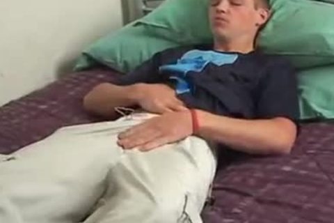 Aroused twink gets his dong sucked