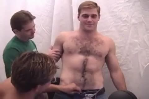 Non-stop handjob & oral sex From 3some Bears