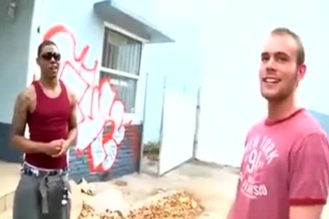 White chap Hunting A Thug Bottom