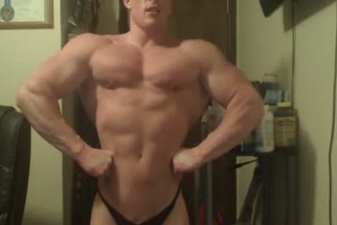 Muscle fellow Showing Off In underwear