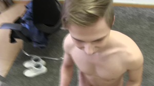 19 years old lad sucks off and takes weenie
