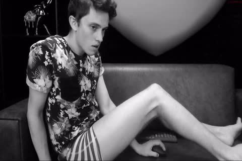 sexy Star Hides The Vibrations