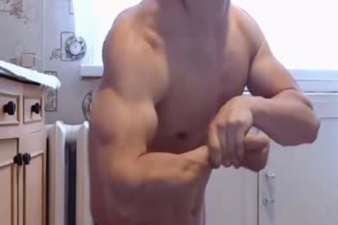 Muscle teen's Free Sex Chat On Cruisingcams.com