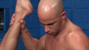 Hot House: Ebony bodybuilder likes hard ramming