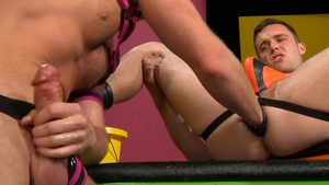 Club Inferno Dungeon: Sweet really likes stroking