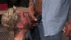 Tatted bushy Hunk Gives Facial To lovely Handyman