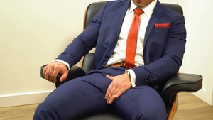 HotAFmen: Watch: Entrepreneur's Secret Self-Pleasure