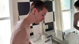 AmateurGayPOV: Shower Stall Secrets